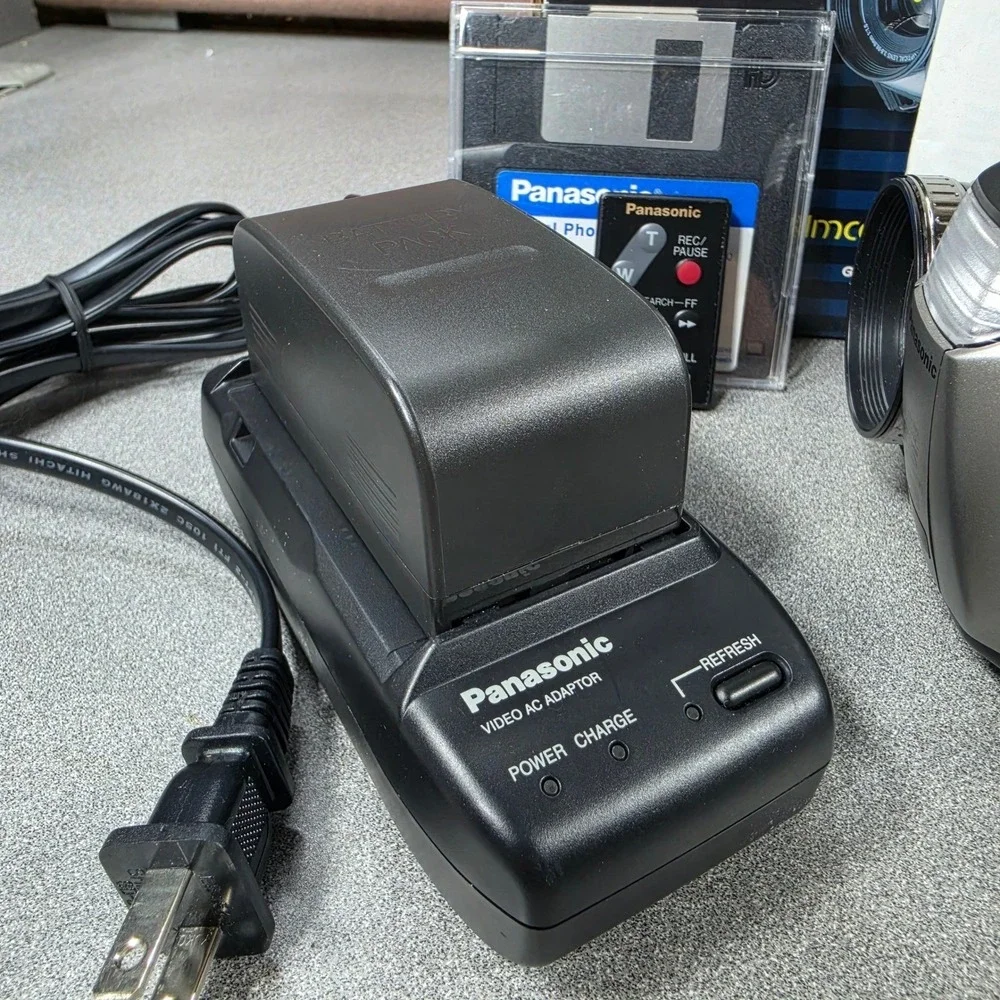 Panasonic PV-L751 Camcorder VHS-C Palmcorder 300x Zoom Box-Working!